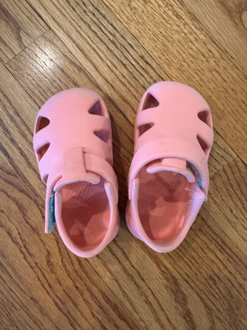 Kids Pink Closed-Toe Water Shoes with Hook-and-Loop Strap